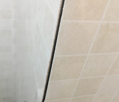 耒阳瓷砖空鼓维修公司分享阳台瓷砖脱落的修复过程可以分为以下几个步骤
