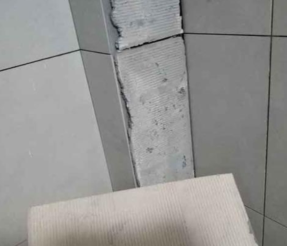耒阳瓷砖空鼓维修公司分享下厨房瓷砖脱落的补救措施。